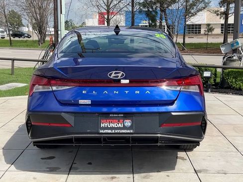 Used 2025 Hyundai Elantra SEL image 18
