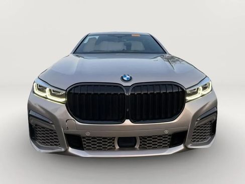 Used 2022 BMW 740i w/ Luxury Rear Seating Package RWD image 10