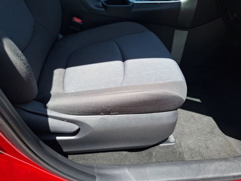 Used 2022 Toyota RAV4 XLE AWD/4WD image 33