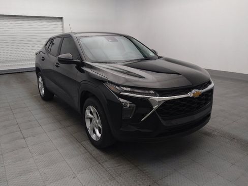 Used 2024 Chevrolet Trax LS w/ LS Convenience Package FWD image 13