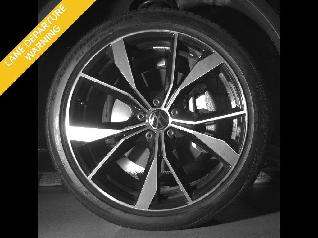 Used 2024 Volkswagen Tiguan SEL R-Line w/ MDO Package, Two-Row AWD/4WD image 9