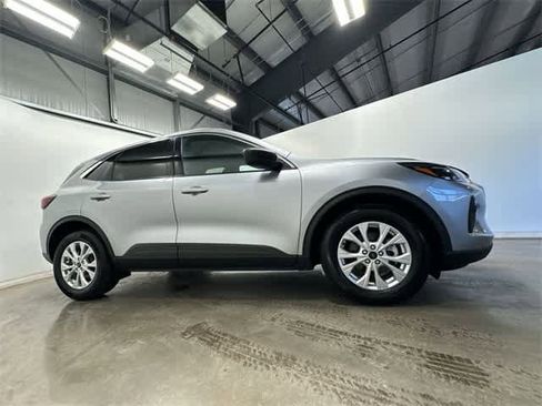 Used 2023 Ford Escape Active image 3