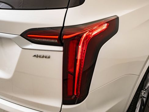 Used 2022 Cadillac XT6 Premium Luxury w/ LPO, Floor Liner Package AWD/4WD image 9