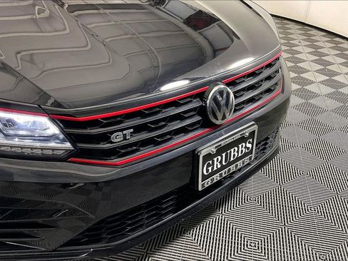 Used 2018 Volkswagen Passat 3.6 image 39