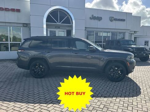Used 2024 Jeep Grand Cherokee L Altitude AWD/4WD image 6