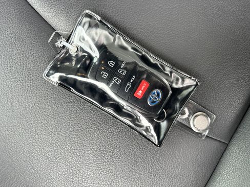 Certified 2023 Toyota Sienna XSE image 35