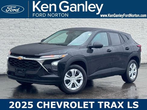 Used 2025 Chevrolet Trax LS image 1