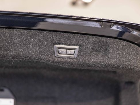 Used 2025 BMW M5 w/ Carbon Package image 17