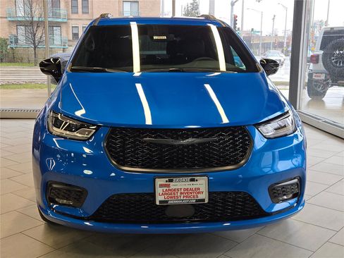 New 2026 Chrysler Pacifica Select w/ S Appearance Package image 3