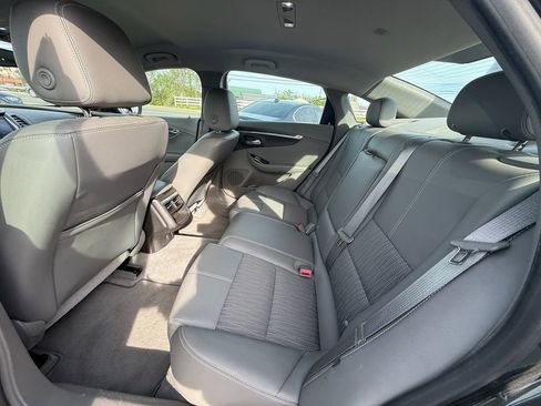Used 2015 Chevrolet Impala LT w/ Convenience Package image 19