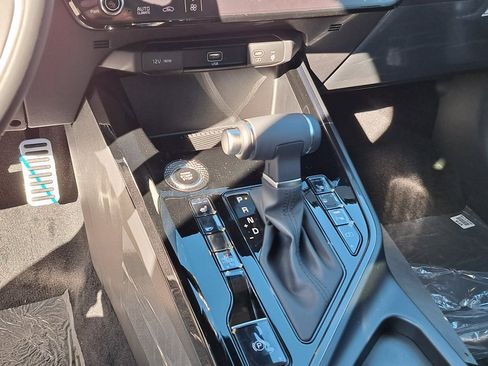 New 2025 Kia Niro EX Touring image 11