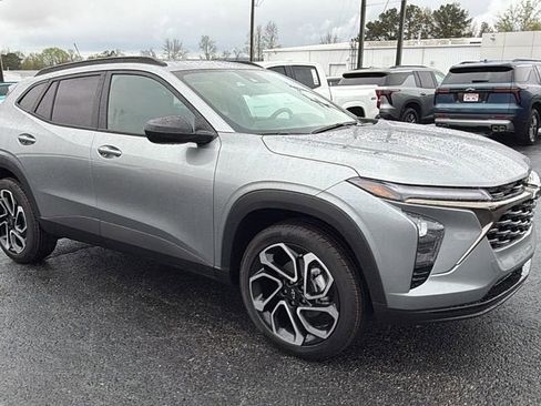 New 2026 Chevrolet Trax RS w/ Sunroof Package image 3