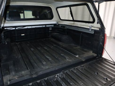 Used 2011 Nissan Frontier SL image 13