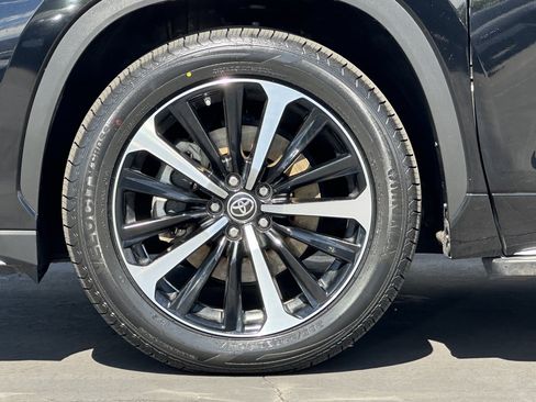 Used 2022 Toyota Highlander XSE FWD image 29