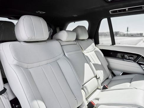 Used 2026 Land Rover Range Rover Long Wheelbase SE image 40