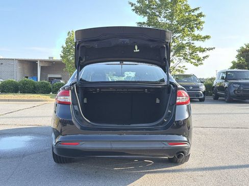Used 2018 Ford Fusion SE w/ Fusion SE Technology Package FWD image 14