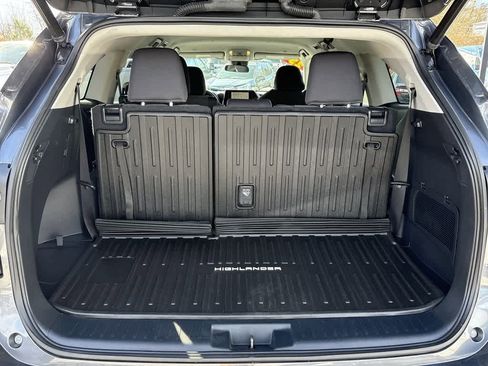 Used 2023 Toyota Highlander LE FWD image 24