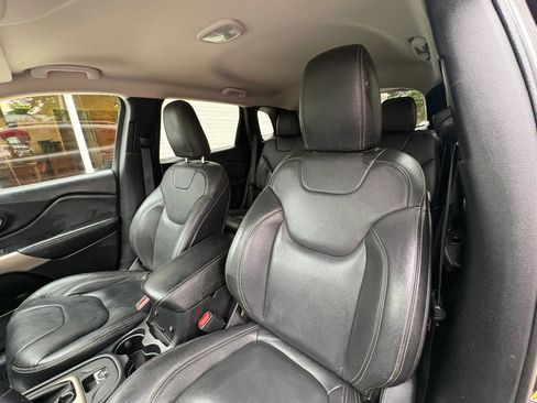 Used 2017 Jeep Cherokee Sport FWD image 24