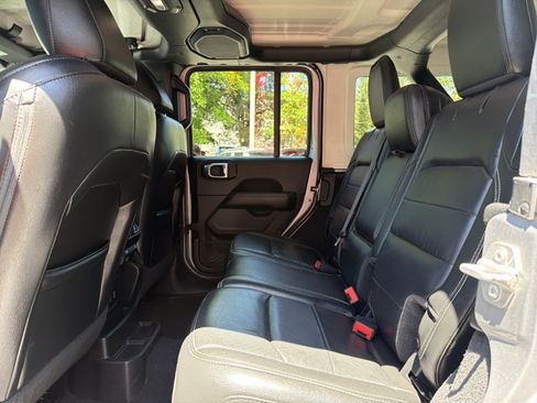 Used 2018 Jeep Wrangler Unlimited Sahara AWD/4WD image 23