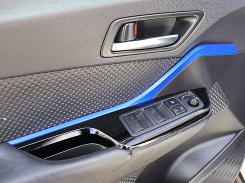 Used 2020 Toyota C-HR XLE FWD image 37