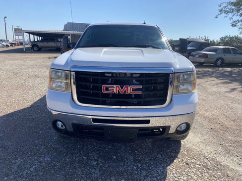 Used 2008 GMC Sierra 2500 SLE w/ Z71 Off-Road Package image 2