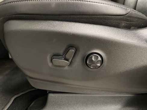 Used 2024 Chrysler Pacifica Touring-L image 15