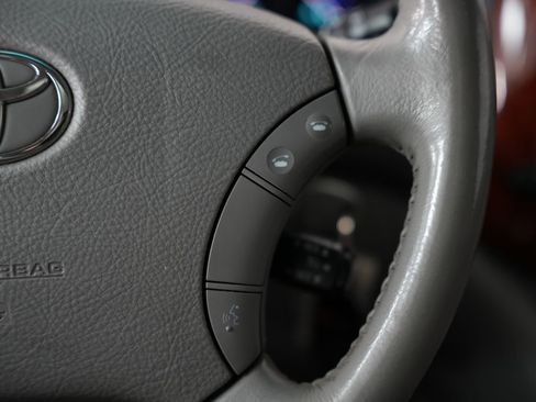 Used 2010 Toyota Sienna XLE Limited image 13