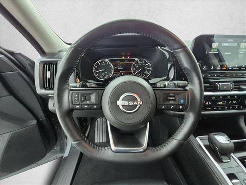 Used 2024 Nissan Pathfinder SL AWD/4WD image 28