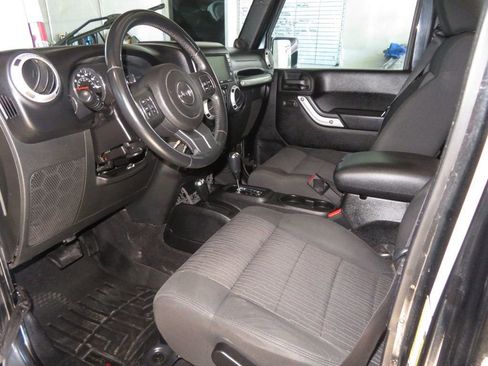 Used 2012 Jeep Wrangler Unlimited Sahara w/ Mopar Chrome Edition Group image 18