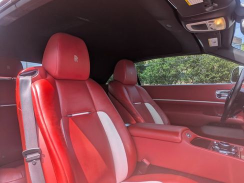 Used 2018 Rolls-Royce Dawn RWD image 50