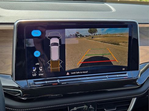 Used 2025 Volkswagen Atlas SE image 29