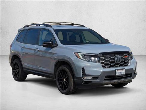 Used 2023 Honda Passport TrailSport image 3