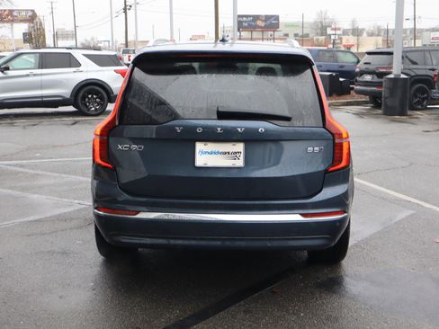 Used 2025 Volvo XC90 B5 Plus image 9