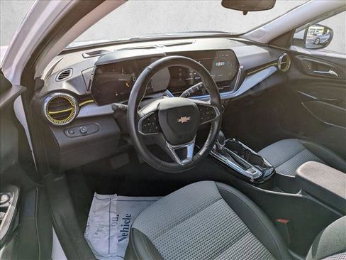 Used 2024 Chevrolet Trax LT w/ Driver Confidence Package image 10