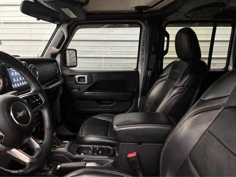 Used 2018 Jeep Wrangler Unlimited Sahara w/ Dual Top Group AWD/4WD image 21