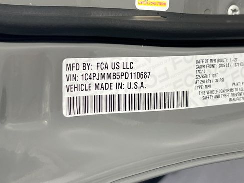 Used 2023 Jeep Cherokee Altitude Lux w/ Lux Elite Package AWD/4WD image 32