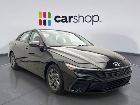 Used 2024 Hyundai Elantra SEL FWD image 4