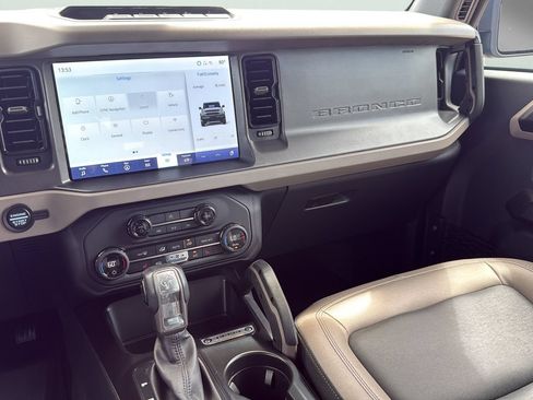 Used 2024 Ford Bronco Big Bend w/ Sasquatch Package AWD/4WD image 19