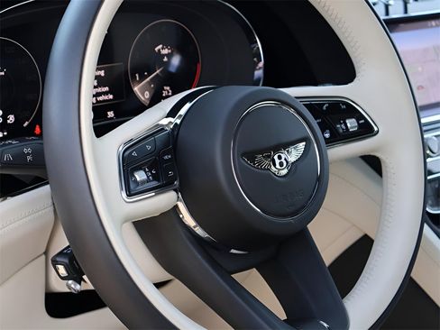 Used 2023 Bentley Bentayga Extended Wheelbase image 22