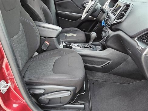 Used 2020 Jeep Cherokee Latitude image 17