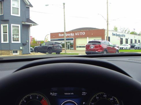 Used 2022 Jeep Cherokee Latitude Lux AWD/4WD image 17