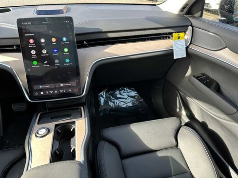 New 2025 Volvo EX90 Plus w/ Protection Package Premier image 19