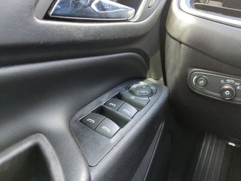 Used 2019 Chevrolet Equinox LT FWD image 27