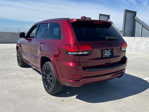 Used 2019 Jeep Grand Cherokee Altitude AWD/4WD image 10
