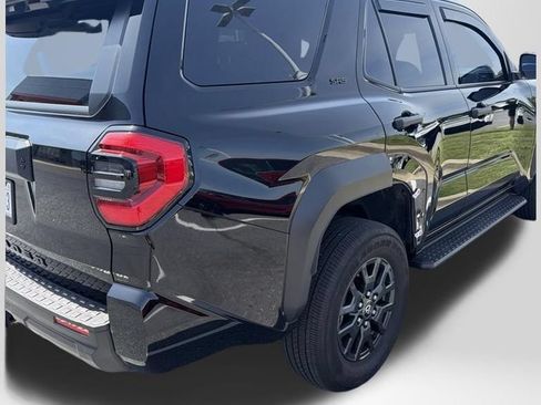 Used 2025 Toyota 4Runner SR5 AWD/4WD image 7