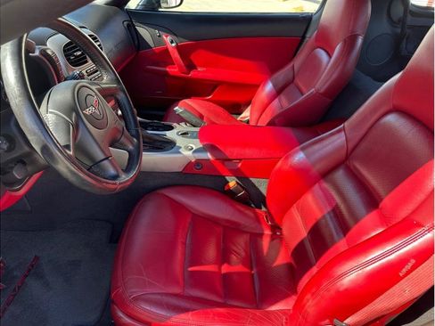 Used 2005 Chevrolet Corvette Coupe w/ Preferred Equipment Group RWD image 14