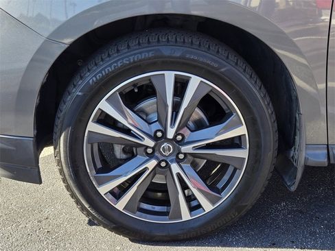 Used 2019 Nissan Pathfinder Platinum image 10