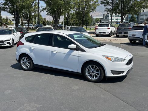 Used 2018 Ford Focus SE FWD image 5
