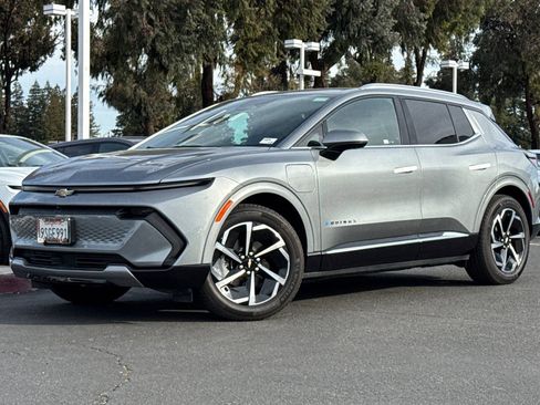 Used 2025 Chevrolet Equinox EV LT w/ Convenience Package image 9