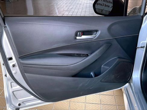 Used 2024 Toyota Corolla SE image 2